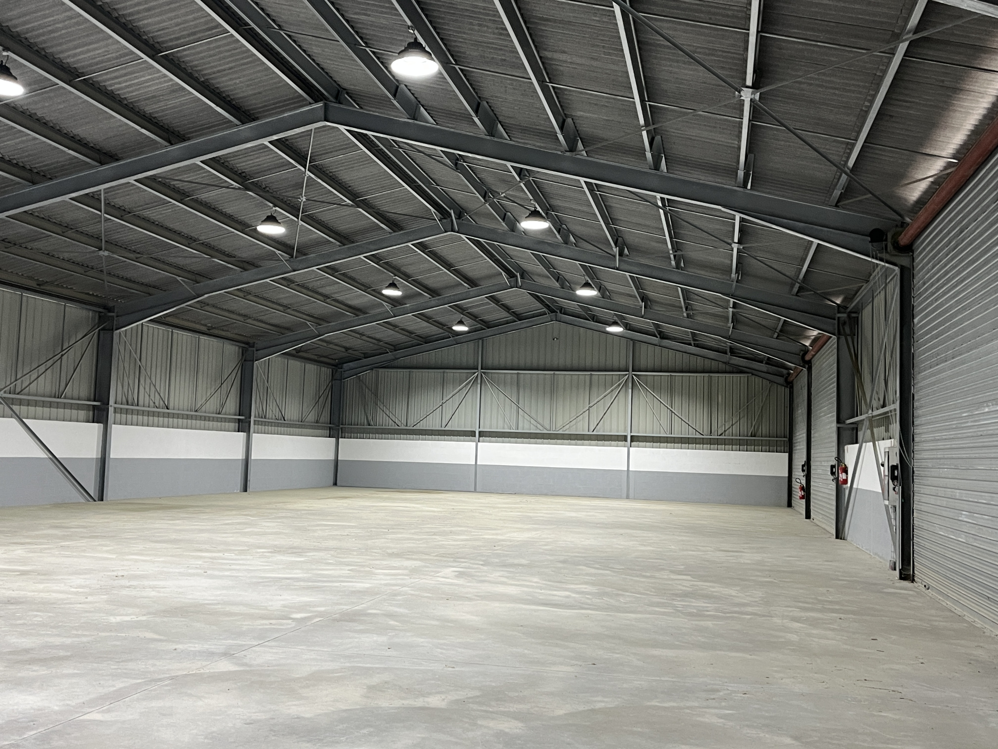 Premises 1867m² — Connerré